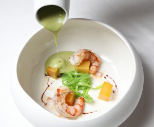 03 la bodega de chema_crema de judias verdes patata confitada y gambas