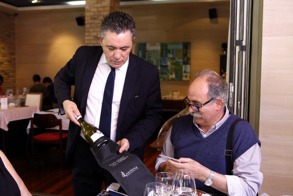 Los restaurantes, como El Foro, repartieron 2000 botellas de vino. FOTO: Cortesía DOP Cariñena