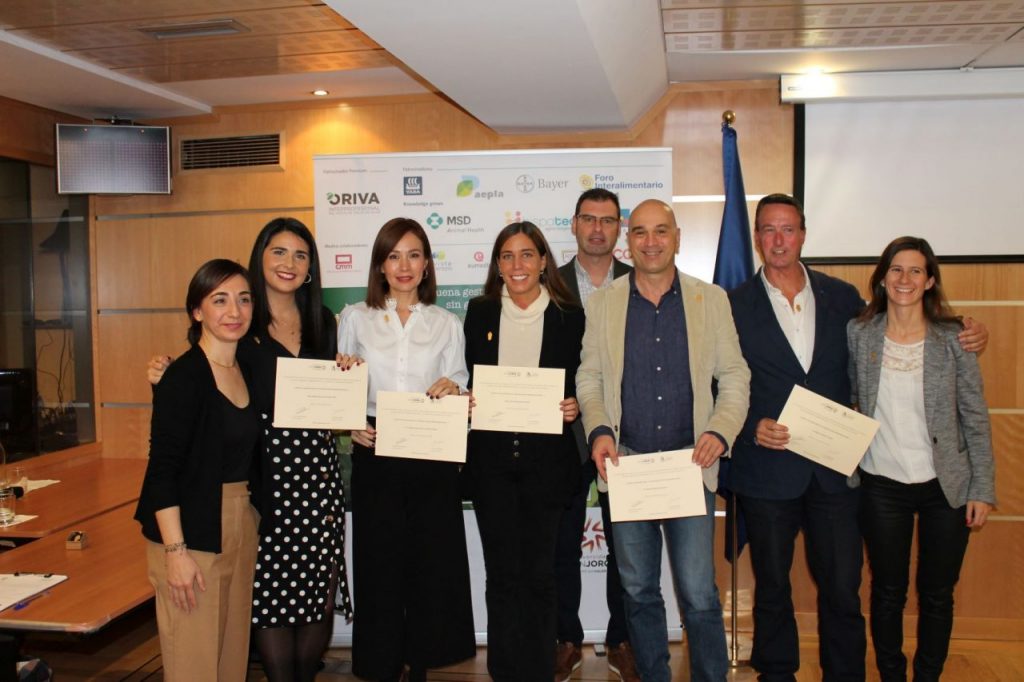 Alumnos de la tercera edición con sus diplomas. FOTO: Cortesía de APAE.