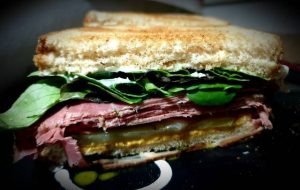 Bocadillo de pastrami