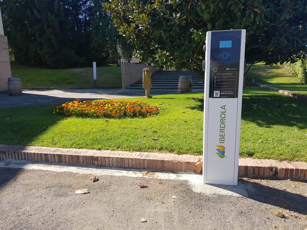 Bodega Pirineos Punto recarga para coches eléctricos_1