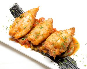 16 el patio_chipirones rellenos de marisco con fritada aragonesa