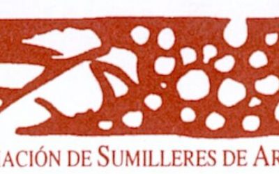 La tercera promoción de sumilleres de Aragón recibe sus diplomas en el Salón de Plenos de la Cámara de Comercio de Zaragoza