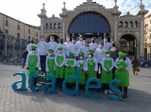 Alumnos y cocineros del Club Inclucina