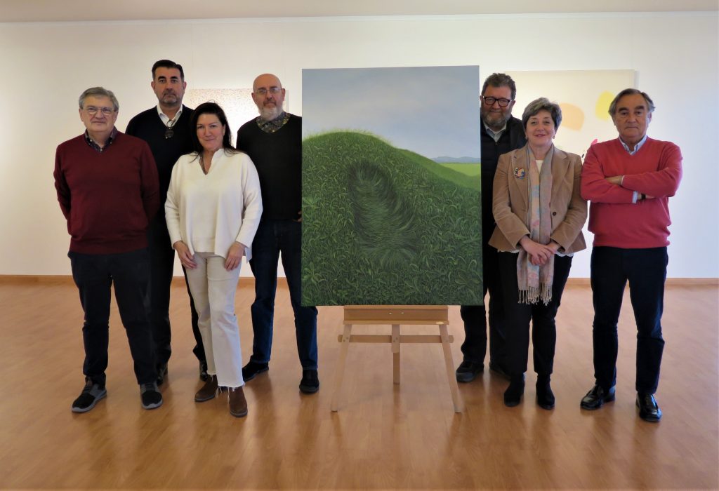 Jurado de la Beca ENATE junto a la obra ganadora