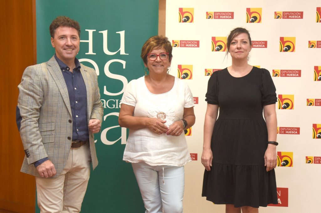 Fernando Blasco, Elisa Sancho y Estela Rasal en la presentación de la campaña 'No vengas a Huesca' (Foto - Javier Blasco)
