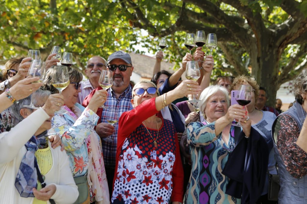 Participantes en el brindis 2