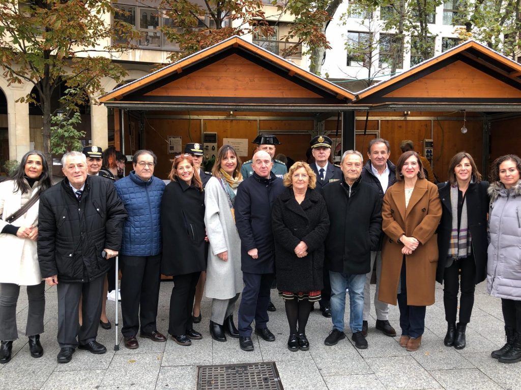 Foto de familia del XII Rastrillo solidario