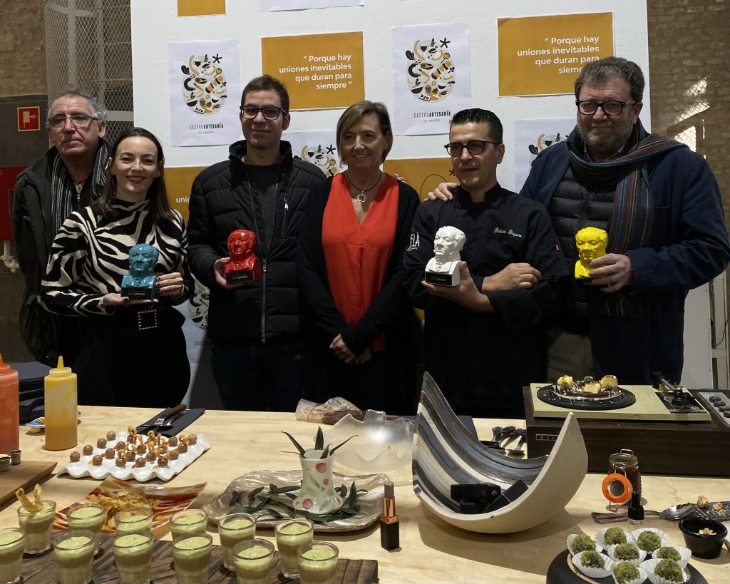 Gastroartesanía 2022 . Los premiados con la directora general Eva Fortea Ángel Vilella