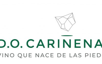La virgen del Pilar luce hoy el manto de la DOP Cariñena