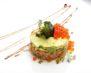 103-RIO-PIEDRA-tartar-salmon-y-aguacate