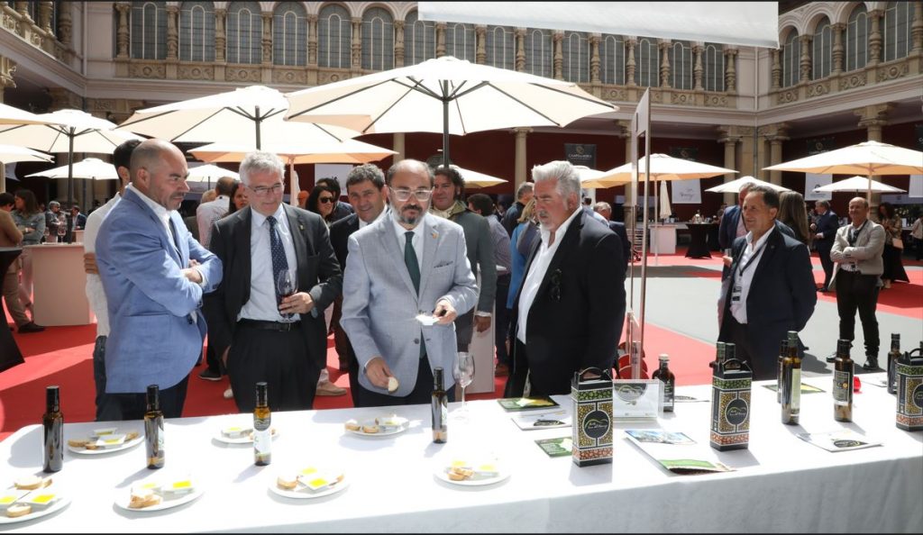 Paseo de autoridades por la Muestra de Garnachas.