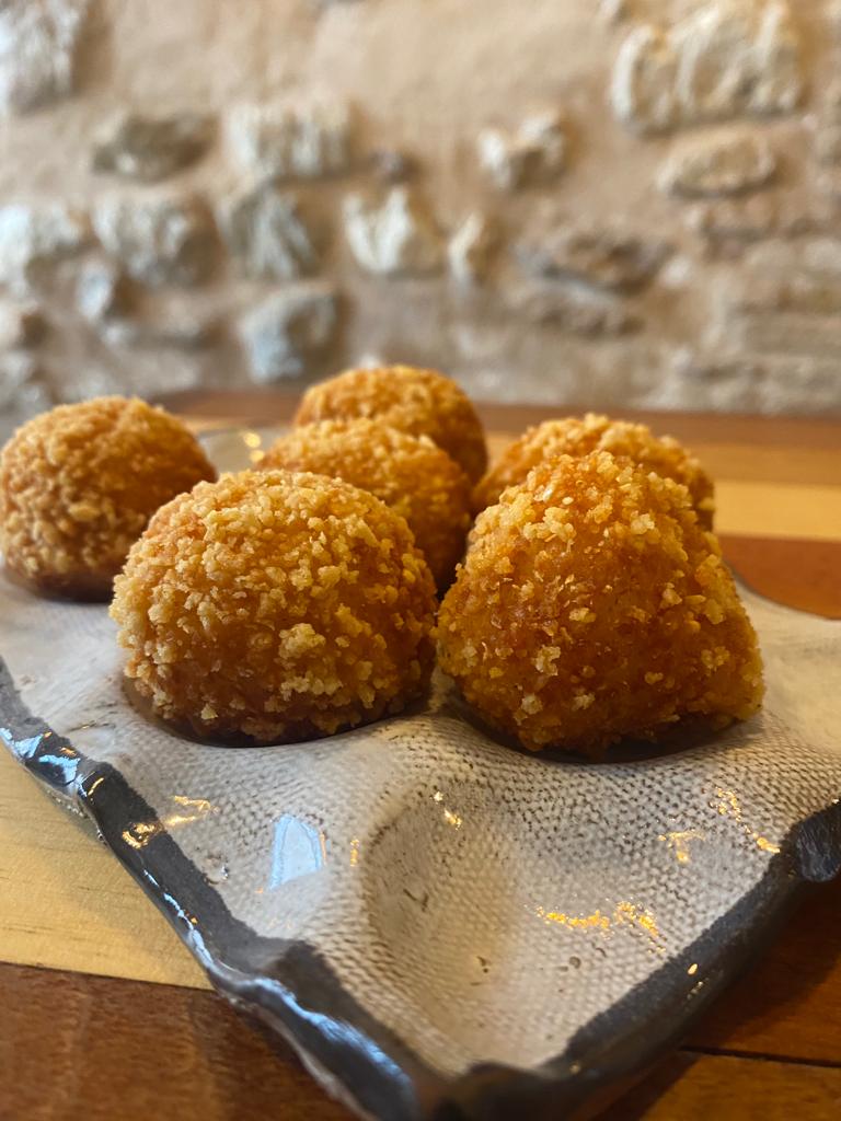 croqueta de pollo de corral al chilindrón