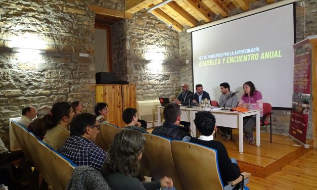 Aínsa congrega a un centenar de representantes políticos y sociales en el inicio del encuentro anual de la Red de Municipios por la Agroecología