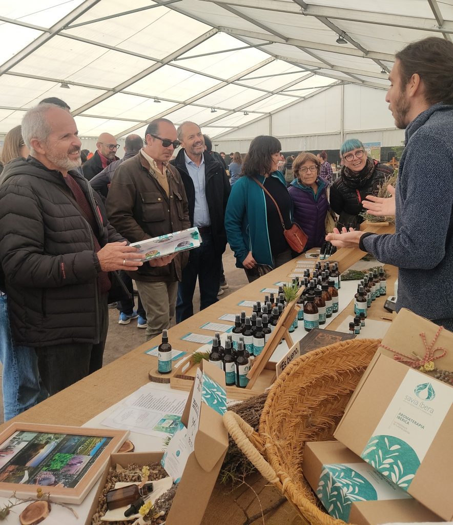 Participantes del encuentro de la Red de Municipios por la Agroecología vi... feria