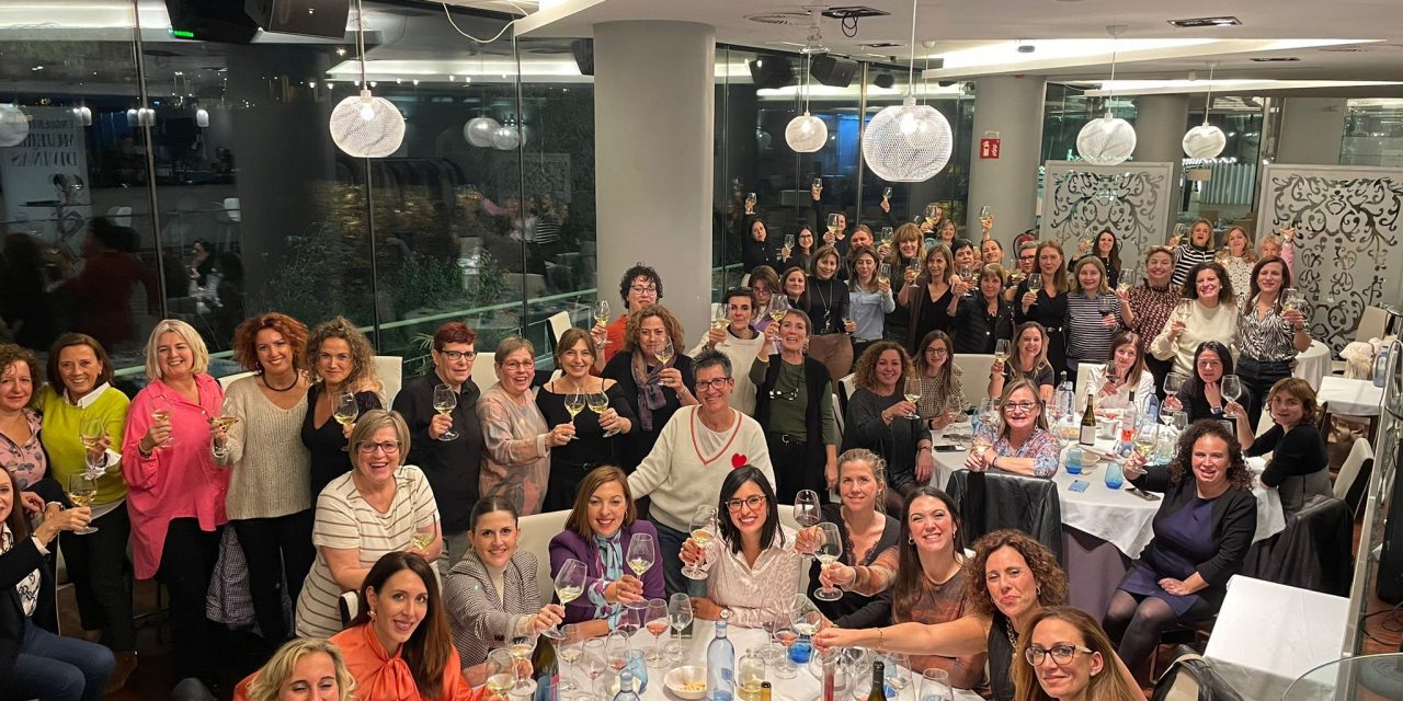 El VII Encuentro Solidario de Mujeres Diviñas consigue el reto y recauda 600 euros para la lucha contra el cáncer