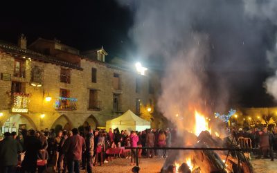 Aínsa llena de visitantes su Plaza Mayor en una nueva edición de Punchacubas