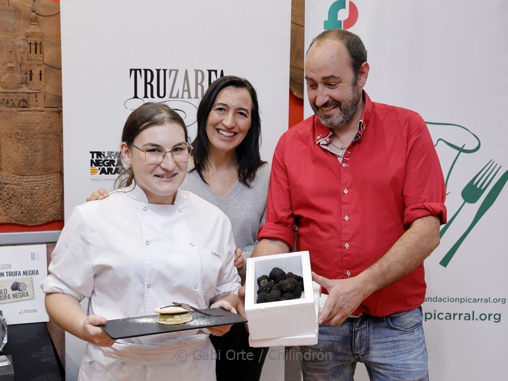 PALACIN Y LOPEZ ENTREGAN PREMIO MEJOR POSTRE FOTO GABI ORTE