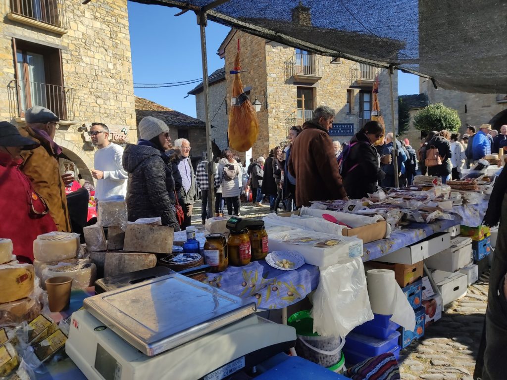 Artesanos en la Plaza Mayor durante la Ferieta de 2023