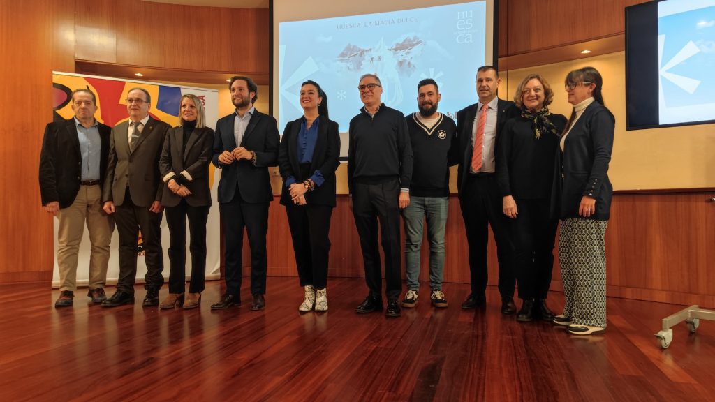 Foto familia rueda de prensa