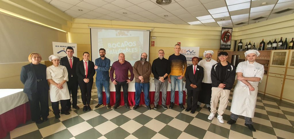 GANADORES CON JURADO CONCURSO TAPAS Y COCTELES ESCUELA HOSTELERIA (14)