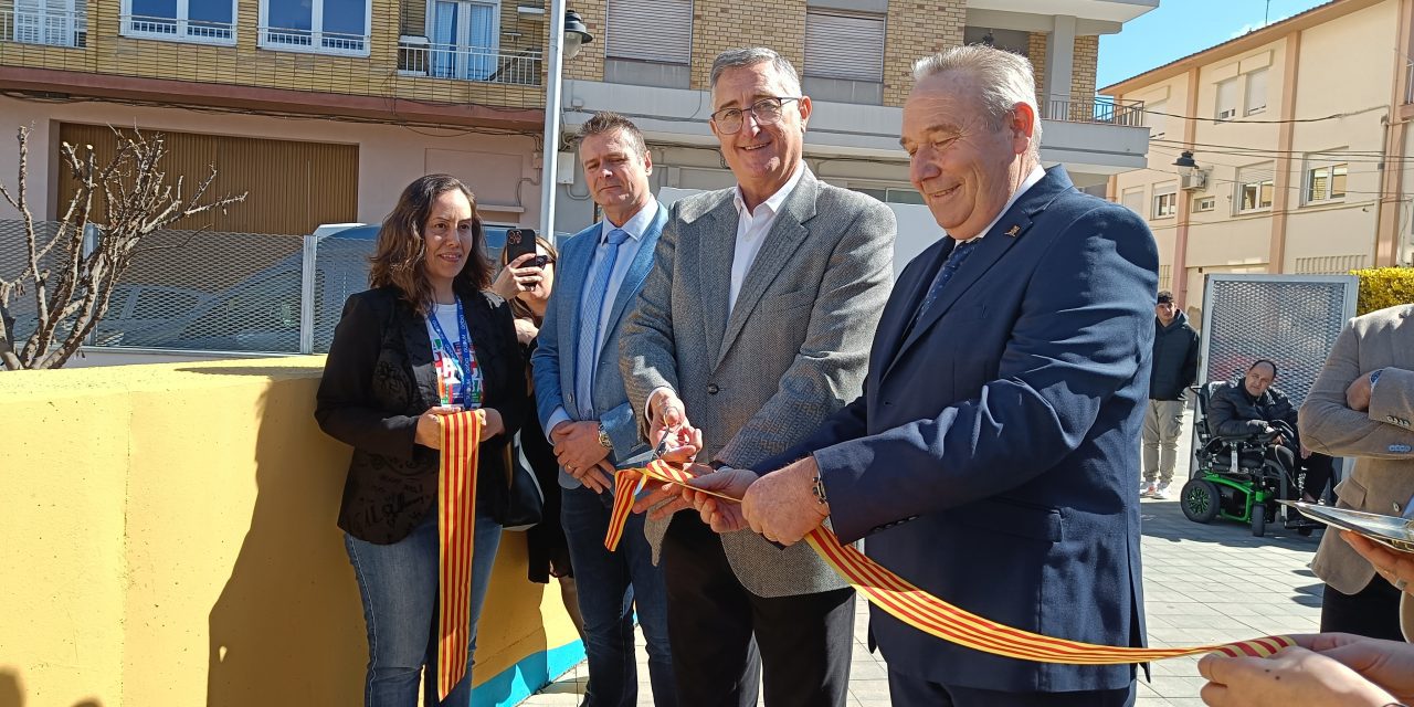 Blasco inaugura una nueva oficina de turismo en Fraga, un sector estratégico para Aragón