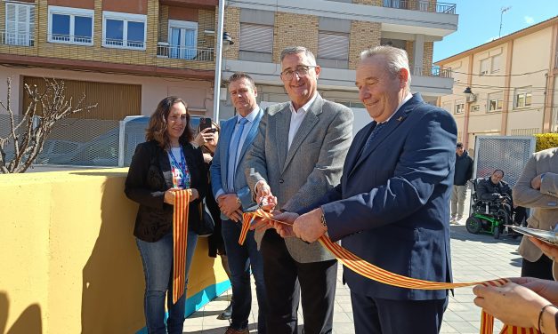 Blasco inaugura una nueva oficina de turismo en Fraga, un sector estratégico para Aragón