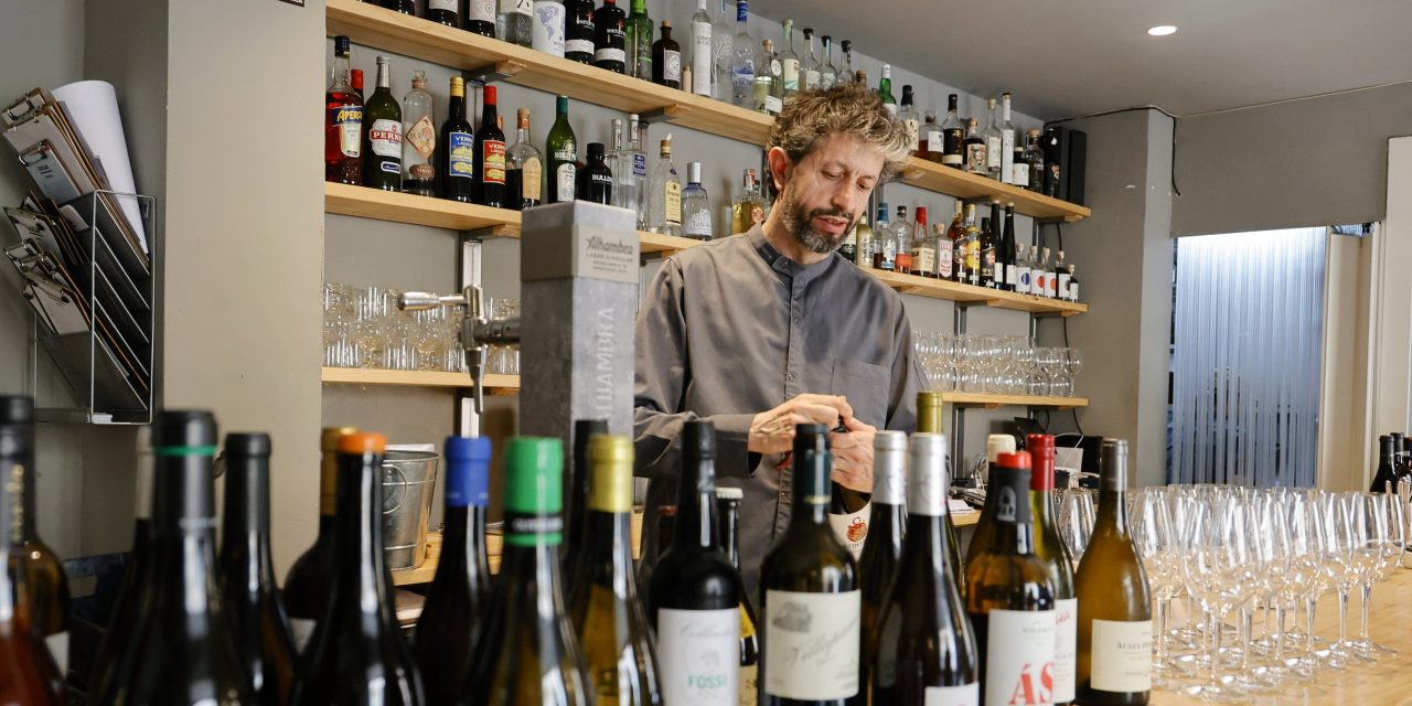 El zaragozano Bar Gozar apuesta por el producto local y de temporada en una carta acompañada por más de 60 referencias de vinos
