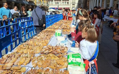 Barbastro da la bienvenida a la primavera con 9000 crespillos