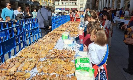 Barbastro da la bienvenida a la primavera con 9000 crespillos