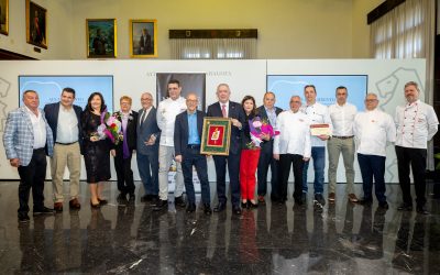 Los pasteleros entregan su premio Lanzón 2024 al Club Casademont Zaragoza