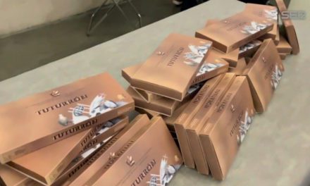 El Gremio de pasteleros artesanos de Huesca presenta el segundo turrón solidario, a beneficio de la asociación española contra el cáncer