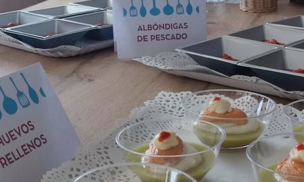 La directora general de Cuidados conoce el grupo Gastronomía Inclusiva, que facilita alimentos para personas con problemas de deglución
