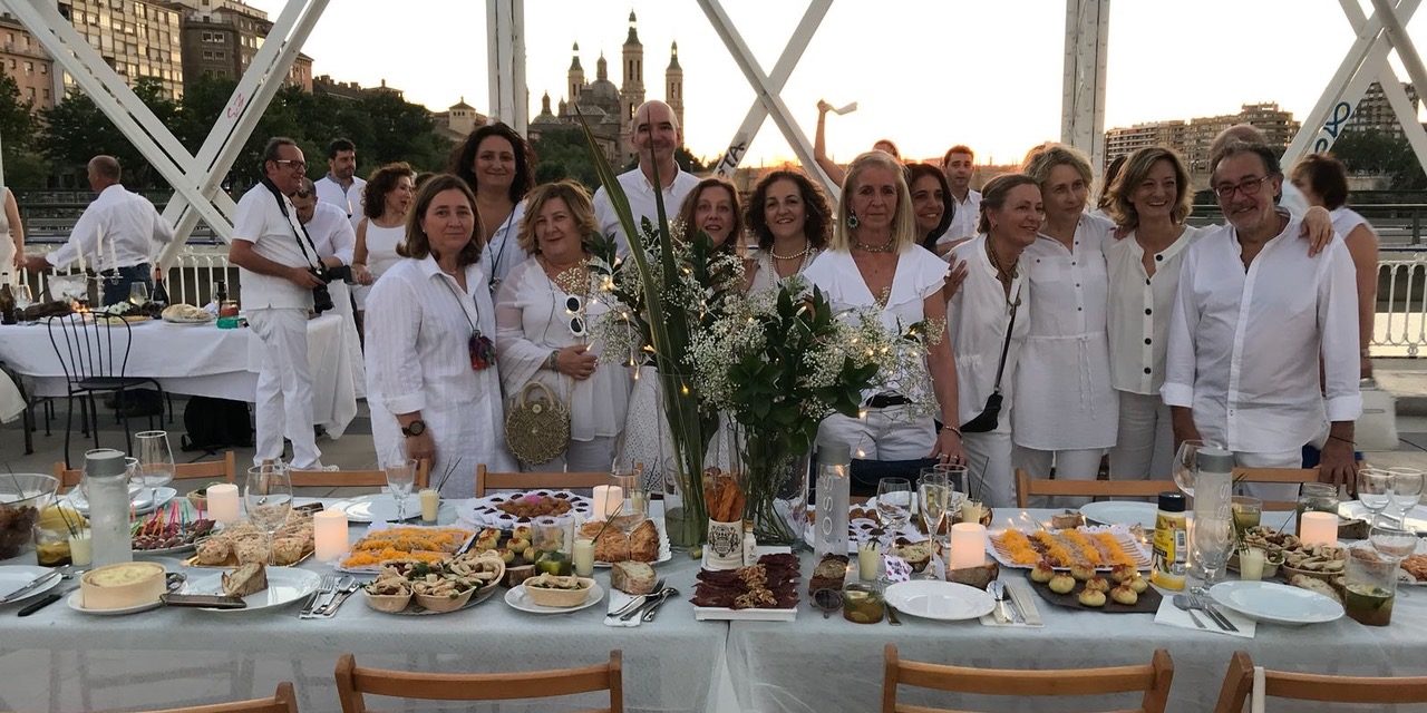Blanco sobre blanco: Marengo homenajea la Cena  que cautivó Zaragoza