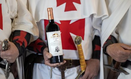 Una edición especial de SOMMOS Reserva, vino oficial de Monzón Templario