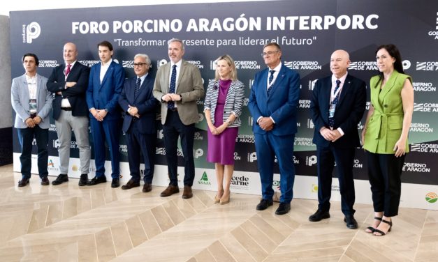 El presidente Azcón ensalza el papel vertebrador del sector porcino en Aragón