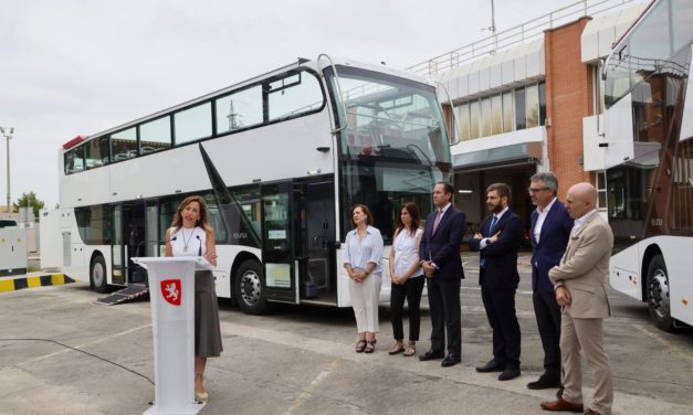 Los tres nuevos autobuses turísticos 100% eléctricos ya están en Zaragoza