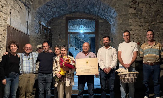 Homenaje a Purificación Broto y José Buil por su histórica dedicación a Latorrecilla y a los valores de los pueblos del Pirineo