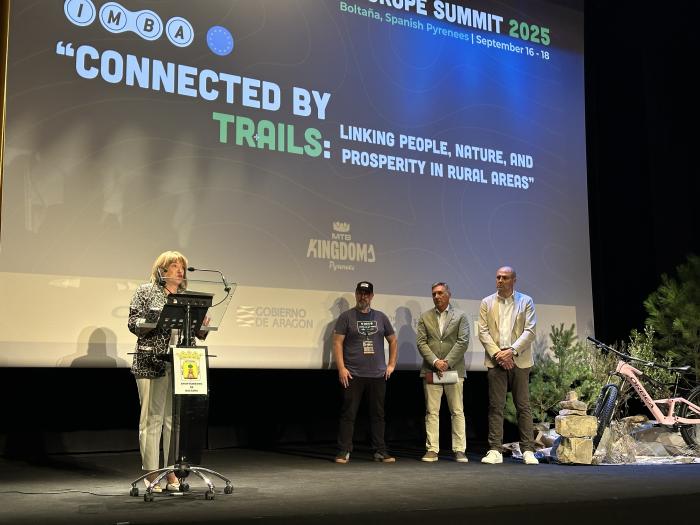 Tomasa Hernández destaca el potencial de Aragón como destino de referencia para el cicloturismo y el ciclismo de montaña