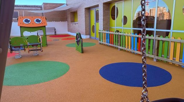 Lacasitos llena de color y juego la nueva terraza del Hospital Materno Infantil de Zaragoza