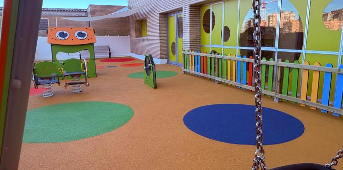 Lacasitos llena de color y juego la nueva terraza del Hospital Materno Infantil de Zaragoza