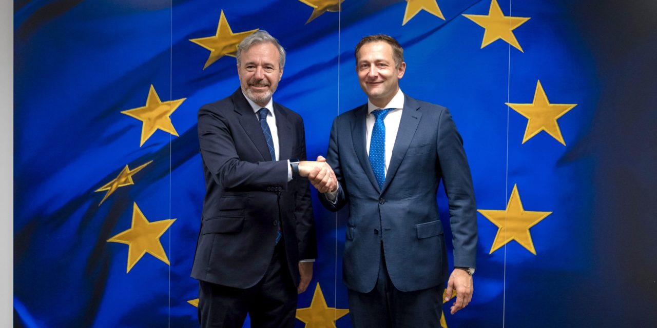 El presidente Azcón urge al comisario europeo de Agricultura a incluir la despoblación como criterio en la PAC