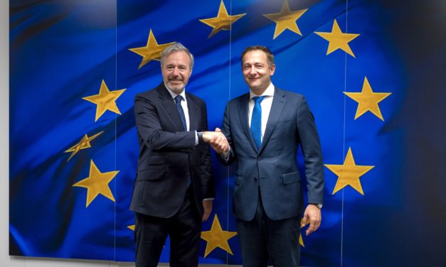 El presidente Azcón urge al comisario europeo de Agricultura a incluir la despoblación como criterio en la PAC