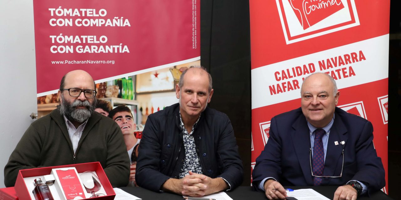 La IG Pacharán Navarro, la Asociación de Sumilleres de Aragón y la Asociación de Maîtres y Bartenders de Aragón firman un convenio para la promoción y formación sobre esta bebida