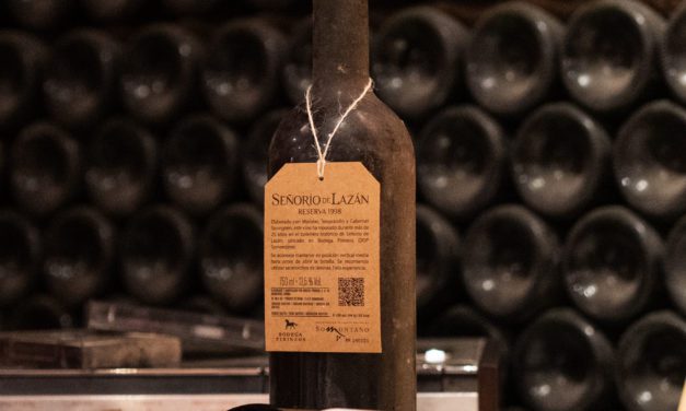 Bodega Pirineos presenta las históricas botellas originales de Señorío de Lazán Reserva 1998 y 1999
