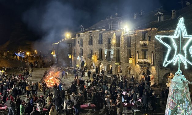 El ambiente festivo y las agradables temperaturas hacen brillar una nueva edición del Punchacubas de Aínsa