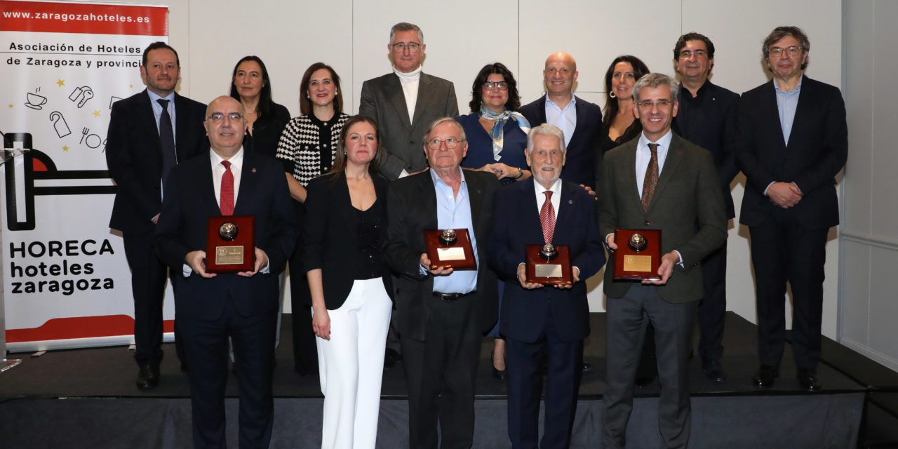 Heraldo de Aragón, Casademont Zaragoza, Casa Marzo y Gabriel Oliván recogen los timbres de recepción que Horeca Hoteles Zaragoza y provincia entrega en su tradicional fiesta de Navidad