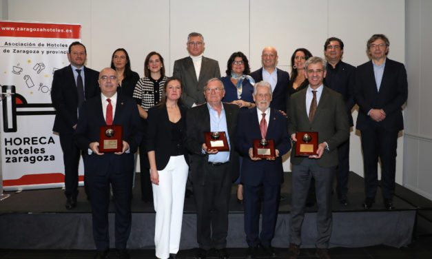 Heraldo de Aragón, Casademont Zaragoza, Casa Marzo y Gabriel Oliván recogen los timbres de recepción que Horeca Hoteles Zaragoza y provincia entrega en su tradicional fiesta de Navidad