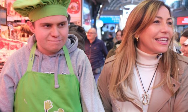 La X Gala benéfica del Club Inclucina calienta motores con las compras en el Mercado Central