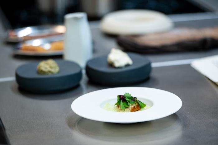 “Llegar tarde a propósito”: la cocina anacrónica de Aragón deslumbra en Madrid